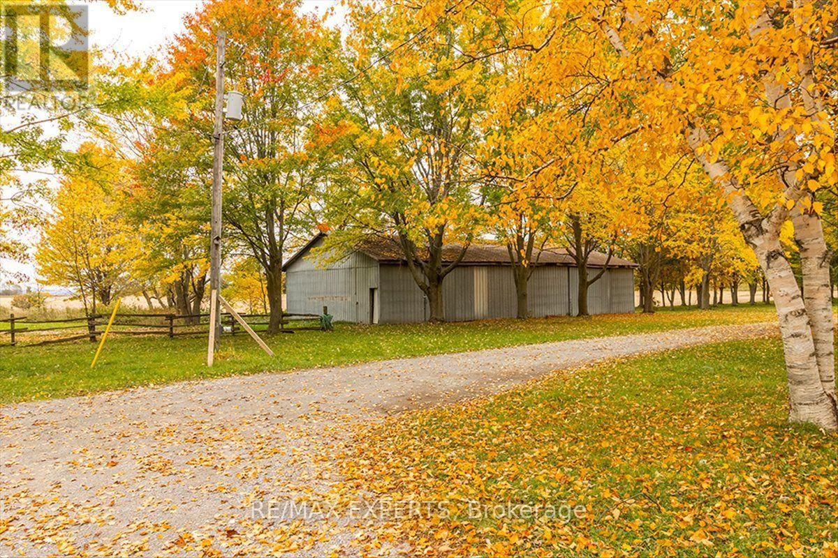 5329 15th Line Property Photo 10