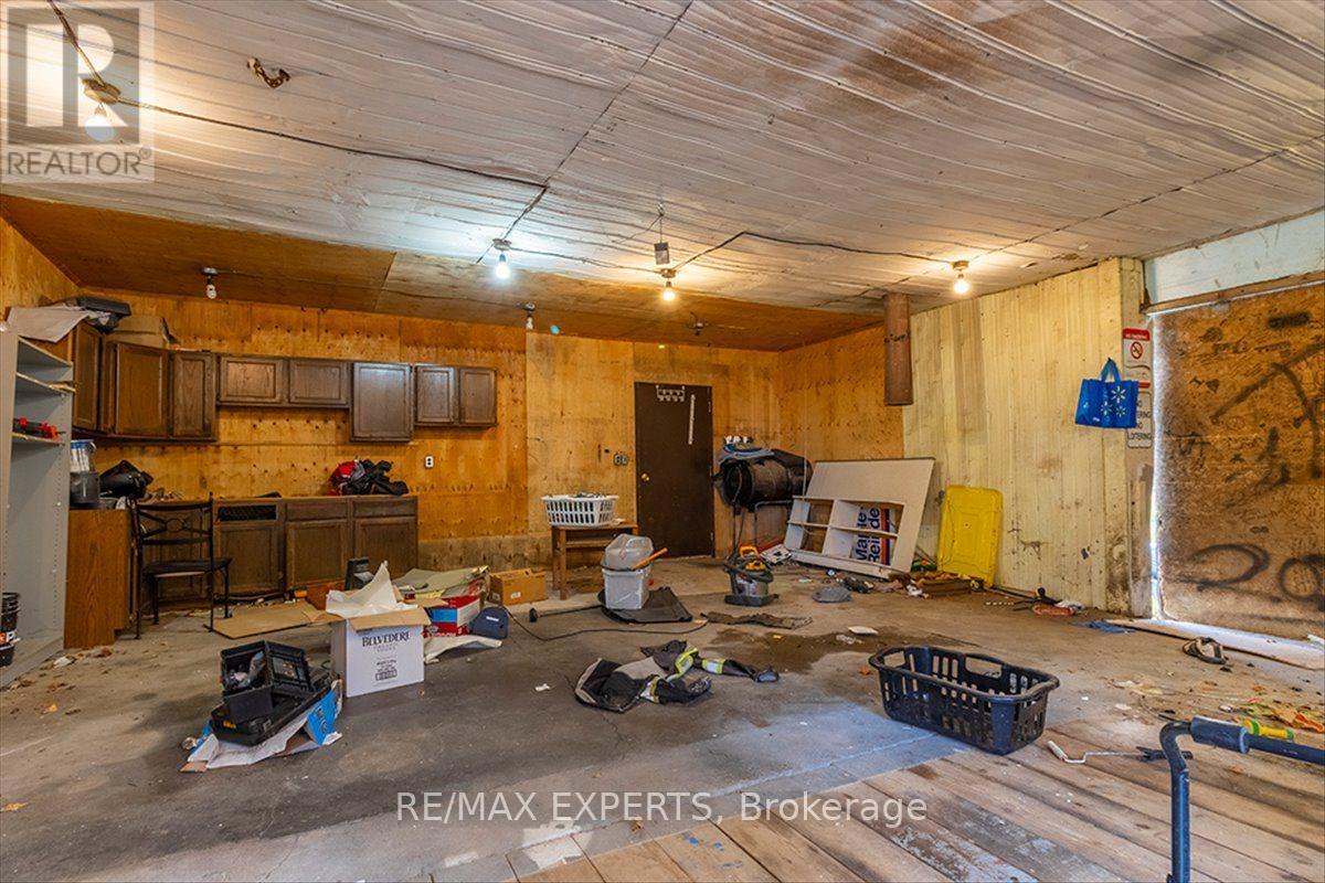 5329 15th Line Property Photo 11