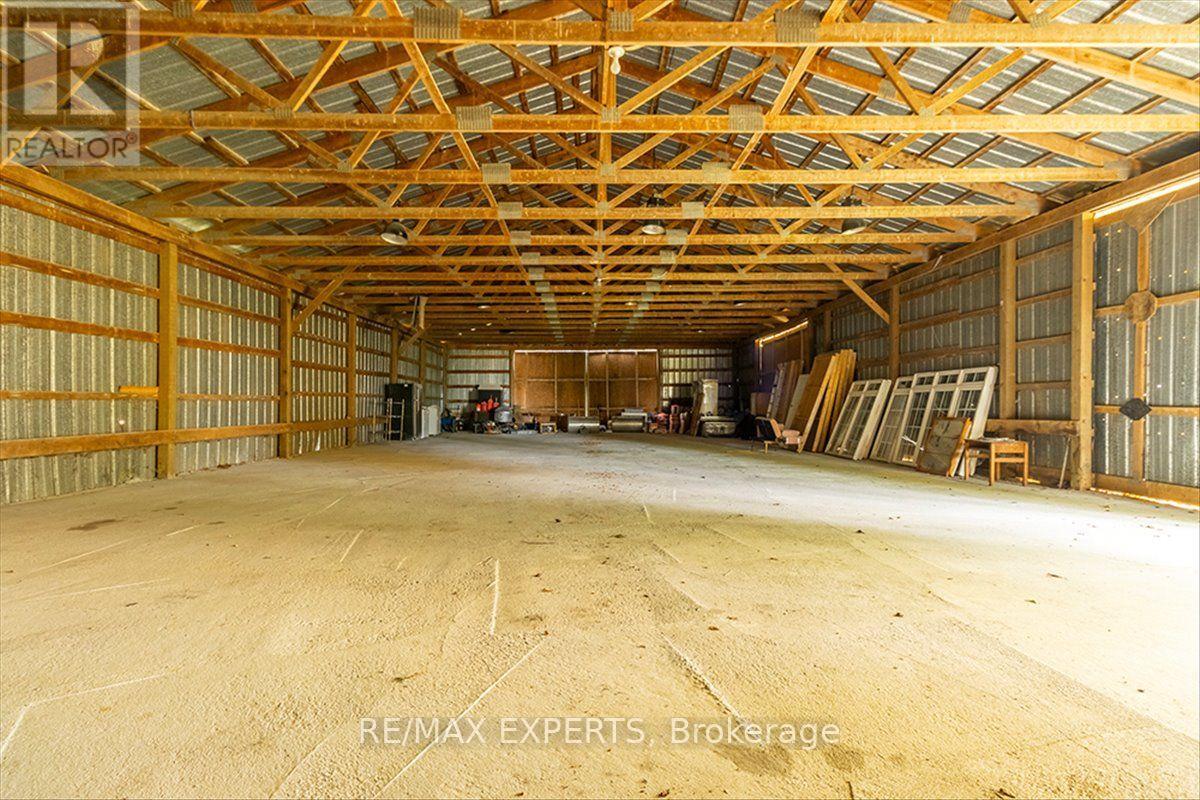 5329 15th Line Property Photo 14