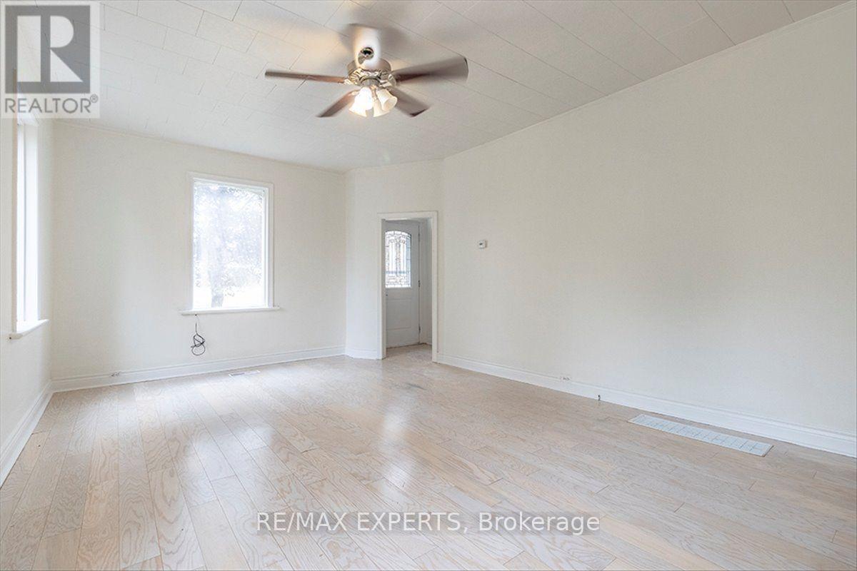 5329 15th Line Property Photo 25
