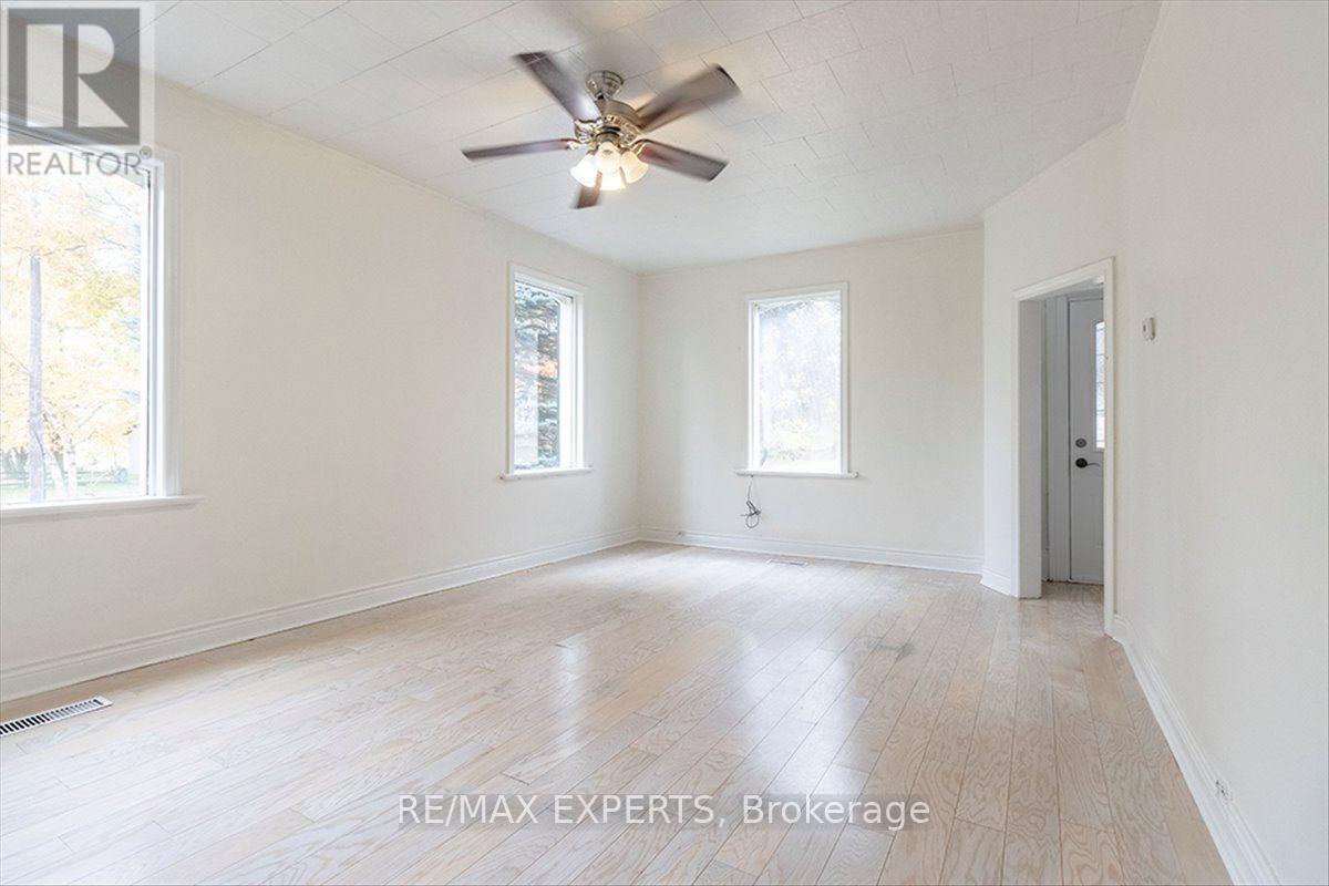 5329 15th Line Property Photo 26