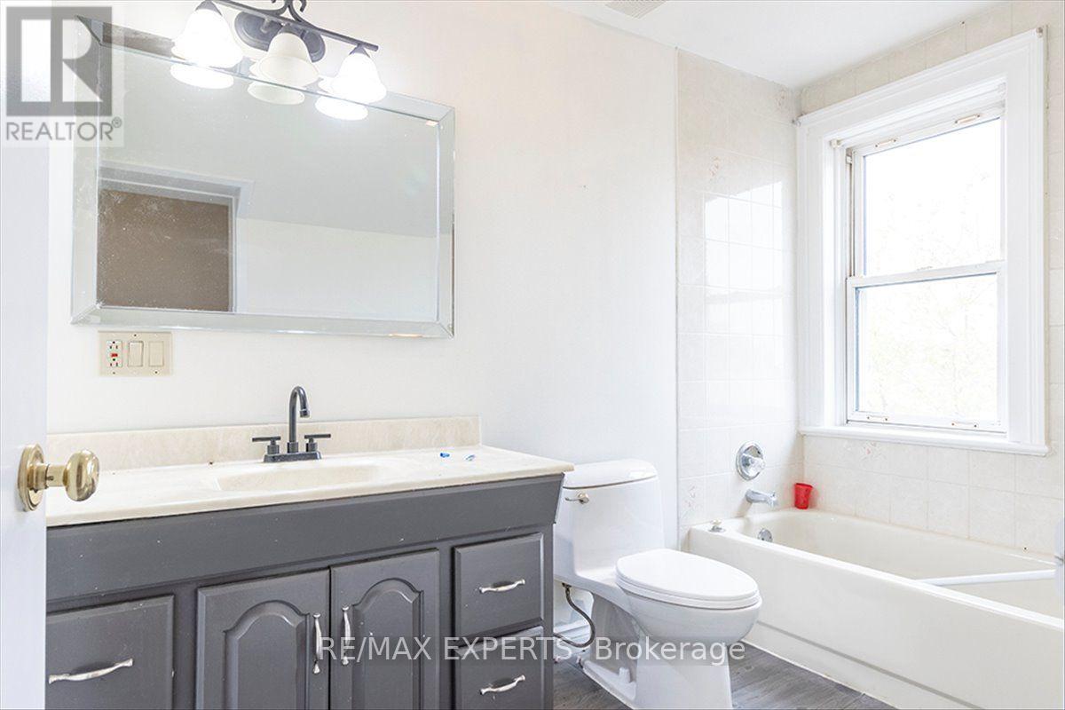 5329 15th Line Property Photo 38