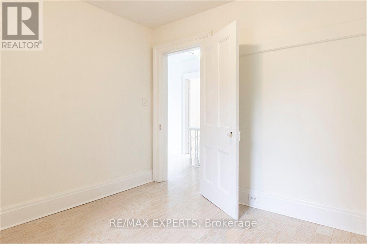 5329 15th Line Property Photo 45