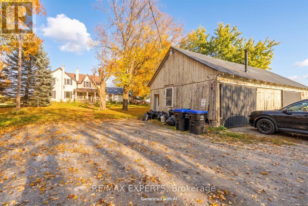 5329 15th Line Property Photo 2