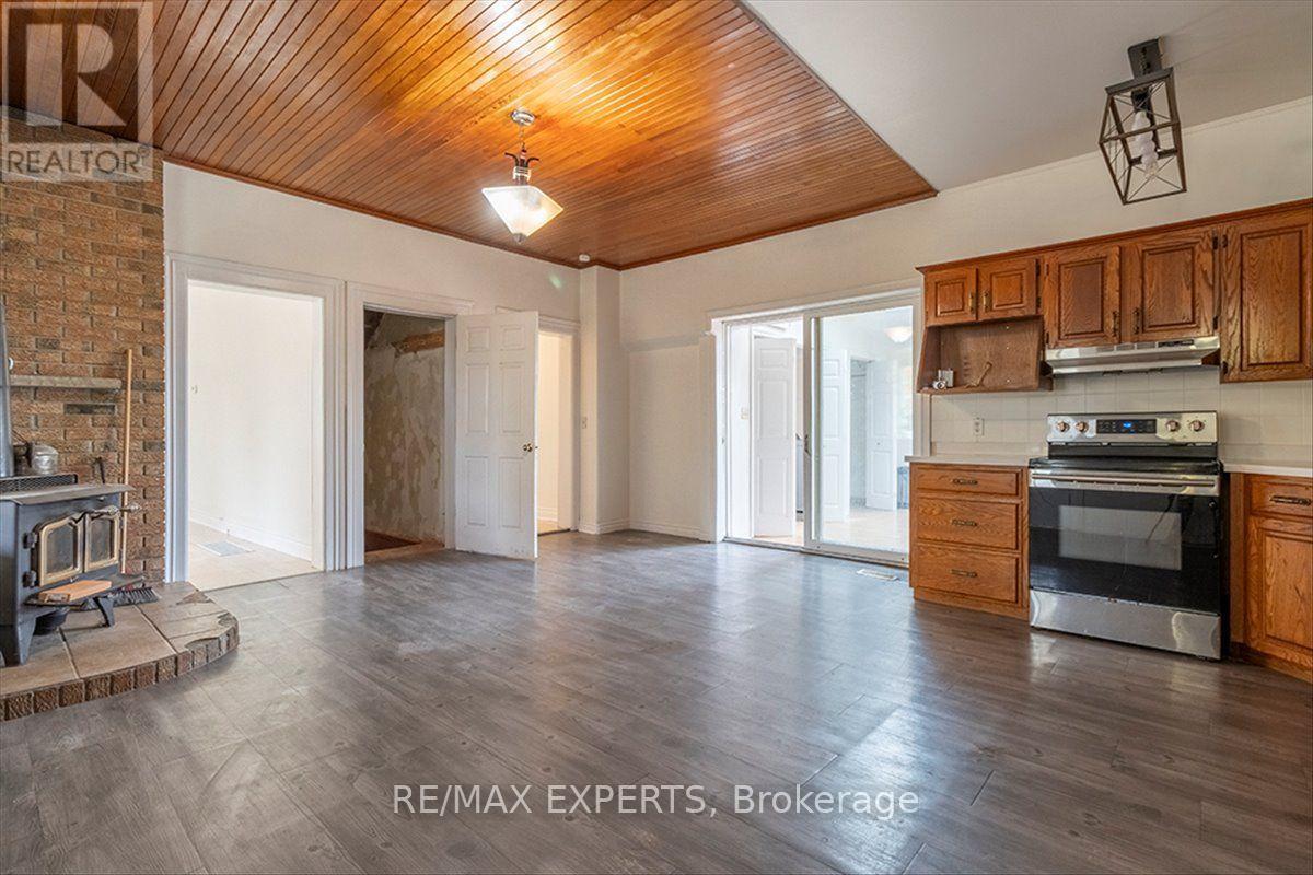 5329 15th Line Property Photo 17