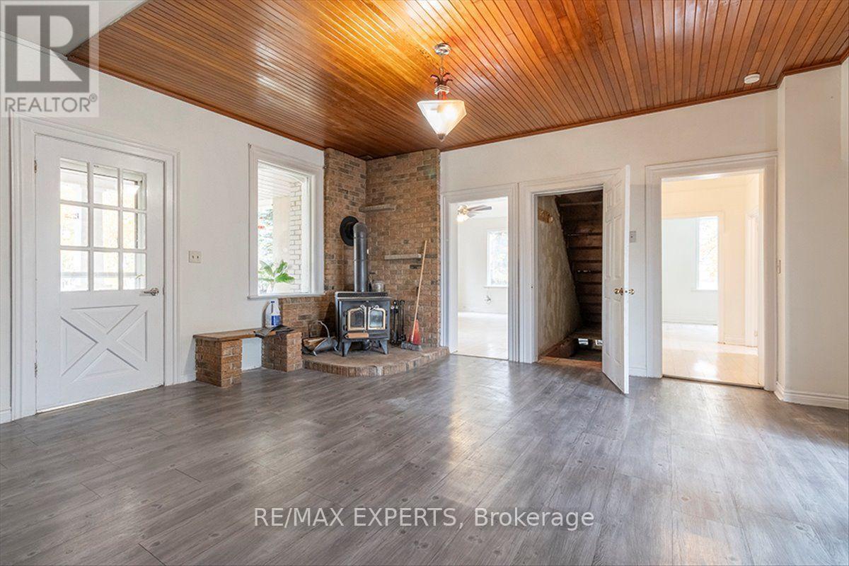 5329 15th Line Property Photo 18