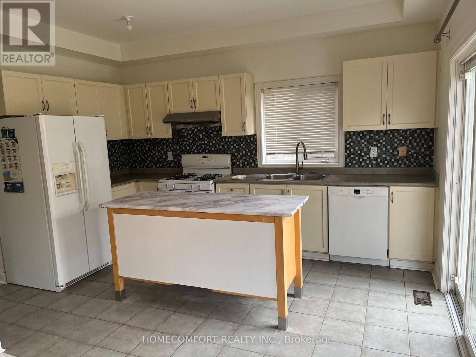 22 Amparo Drive Property Photo 4