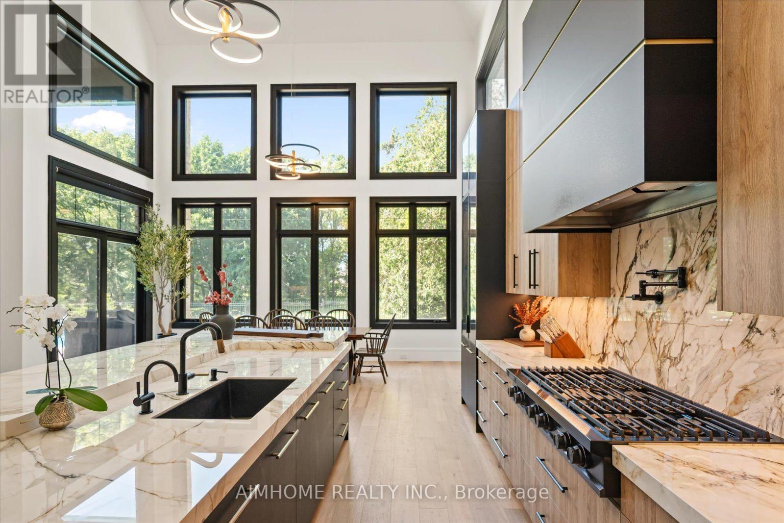 48 Maple Grove Avenue N Property Photo 12