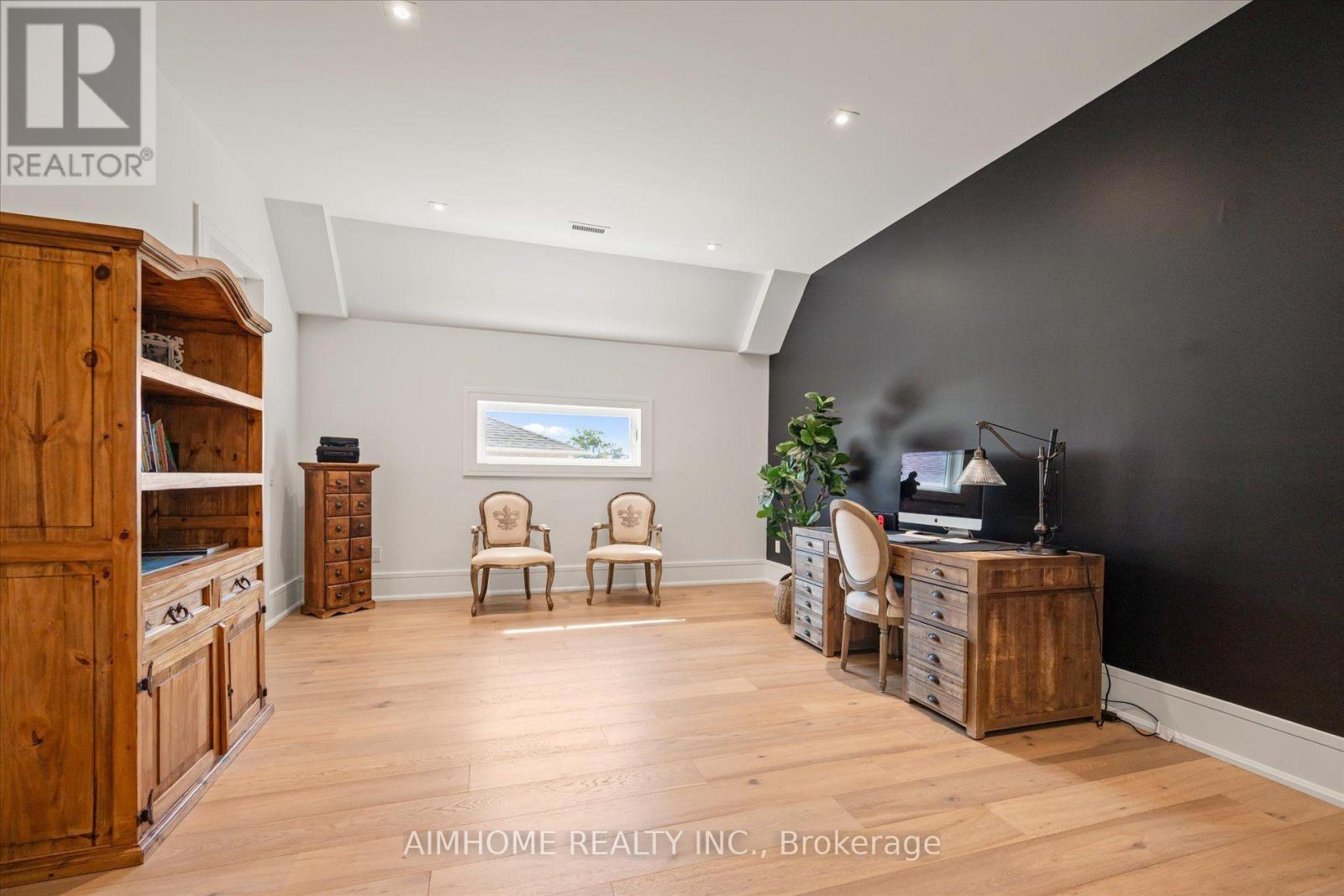 48 Maple Grove Avenue N Property Photo 27