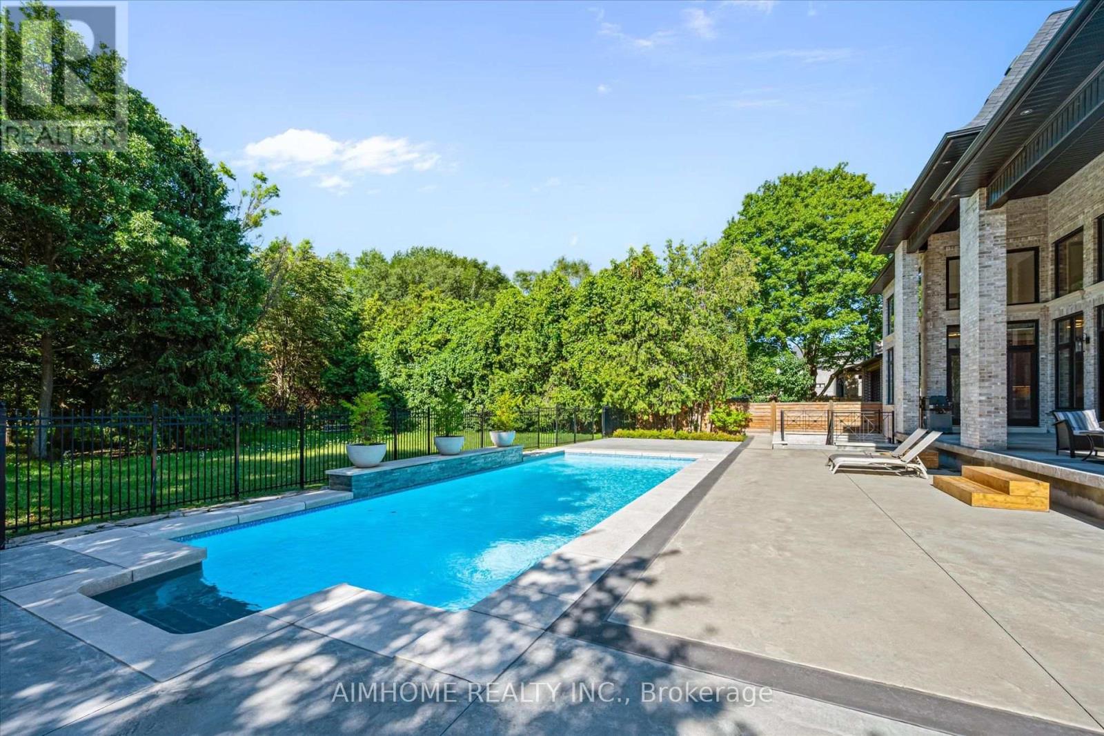 48 Maple Grove Avenue N Property Photo 37