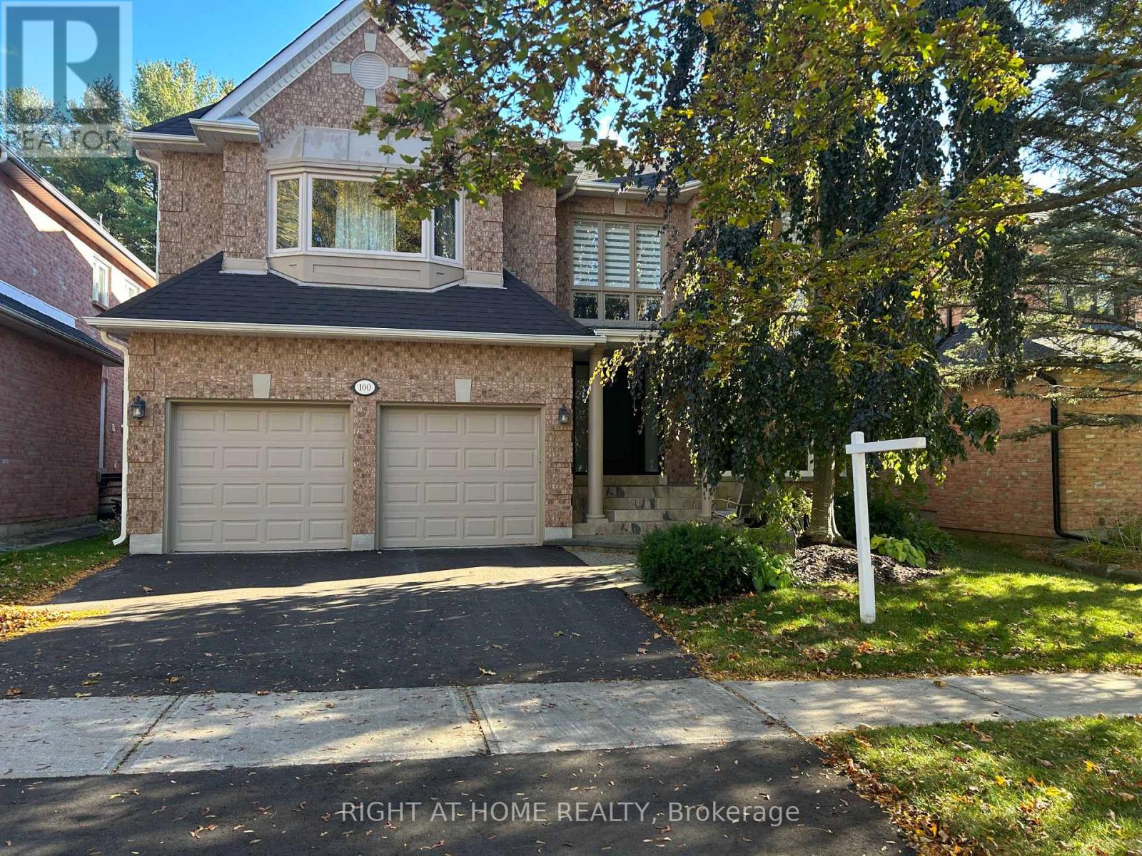 100 CARLYLE CRESCENT Property Photo 1