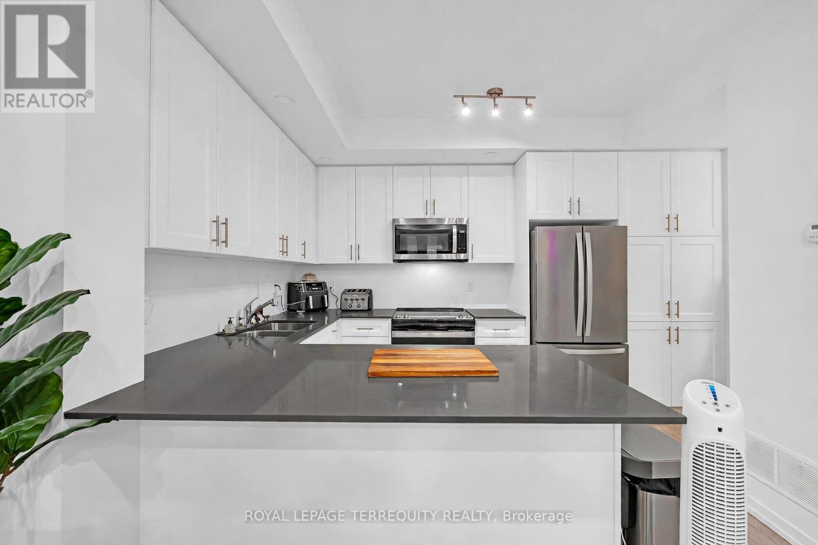 23 - 22 LYTHAM GREEN CIRCLE Property Photo 1