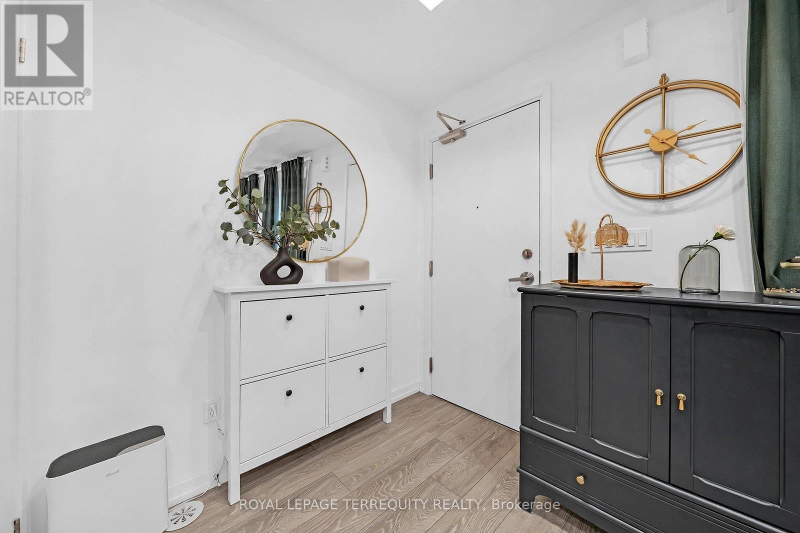 23 - 22 Lytham Green Circle Property Photo 5