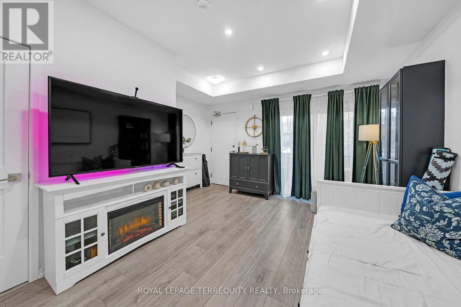 23 - 22 Lytham Green Circle Property Photo 6