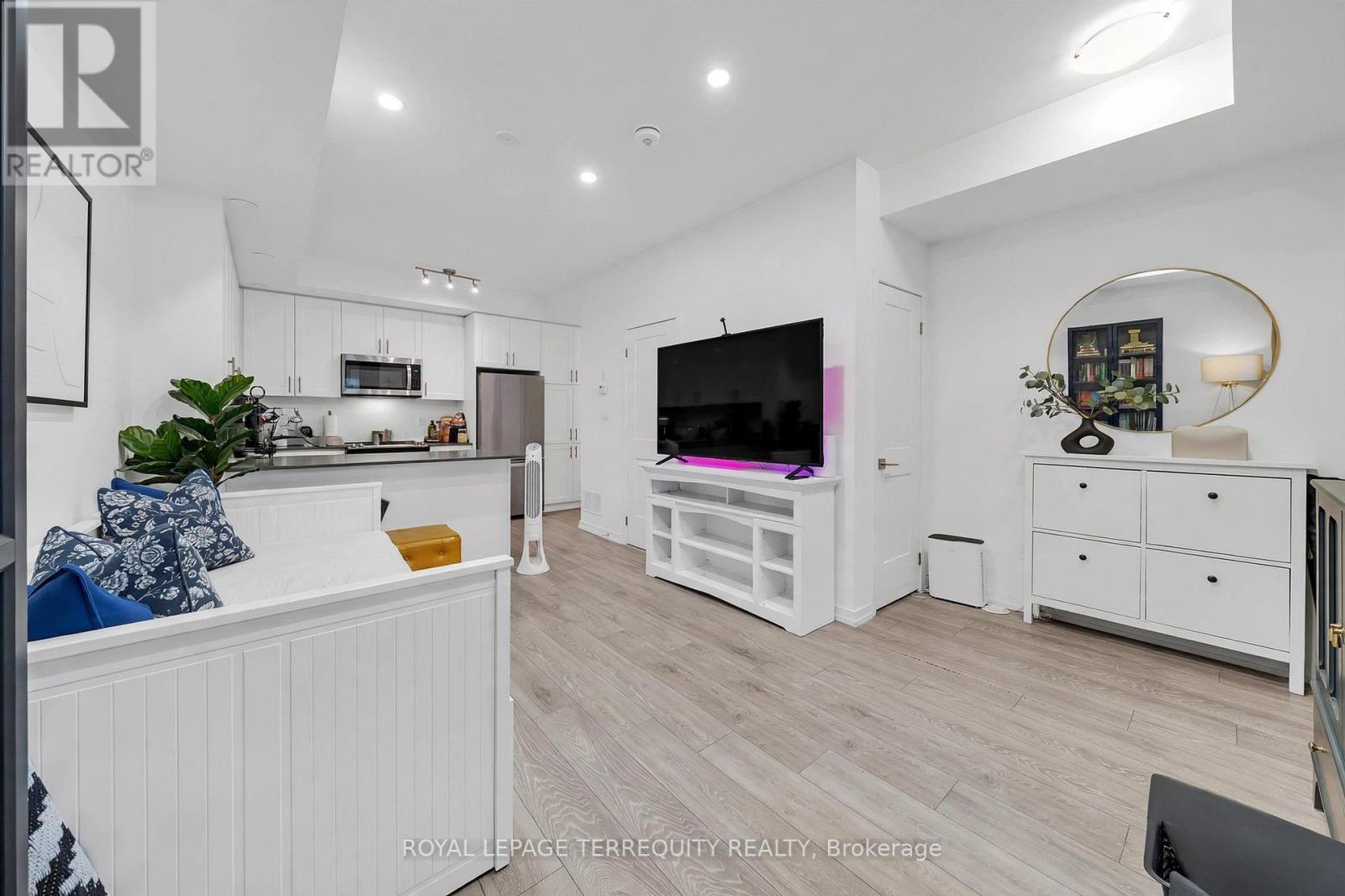 23 - 22 Lytham Green Circle Property Photo 8