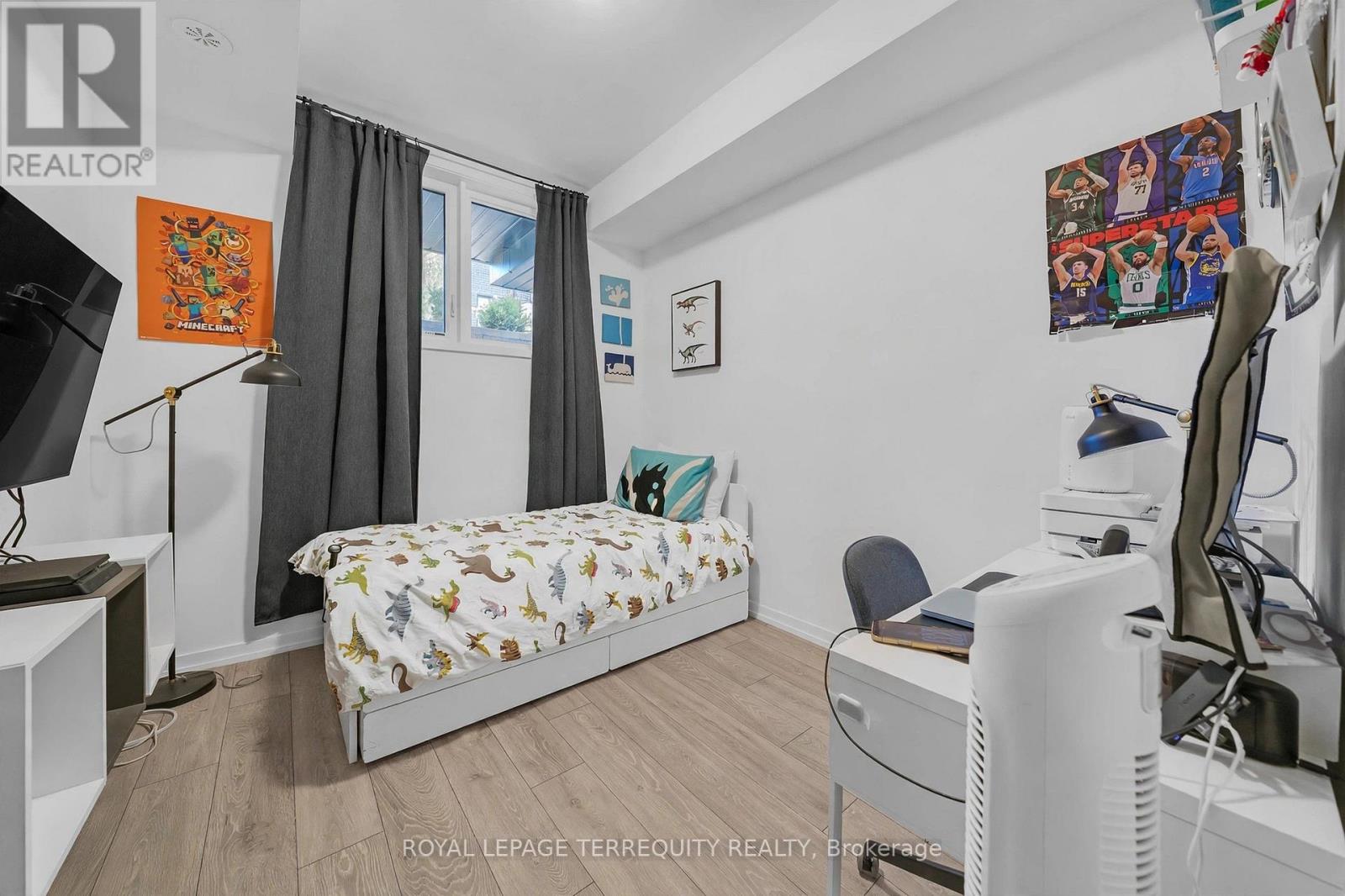 23 - 22 Lytham Green Circle Property Photo 14