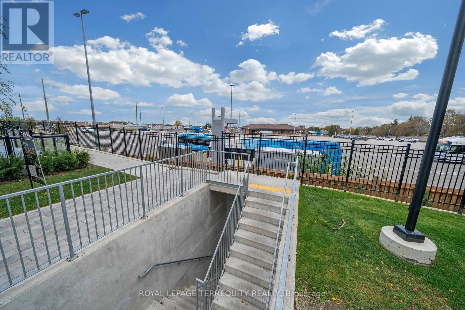 23 - 22 Lytham Green Circle Property Photo 20