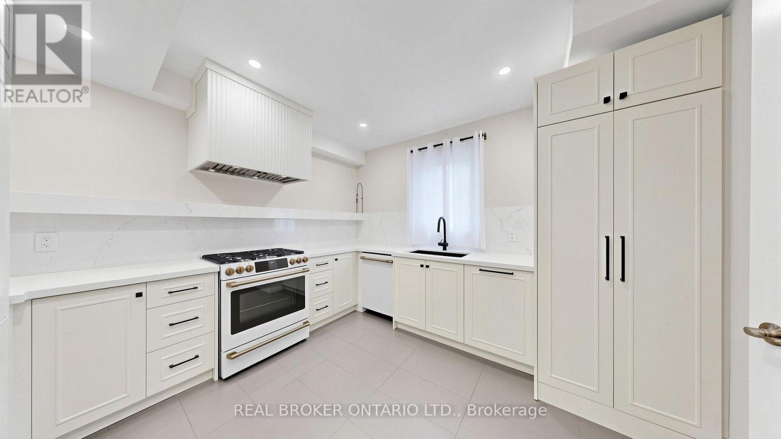 106 Via Romano Boulevard Property Photo 28