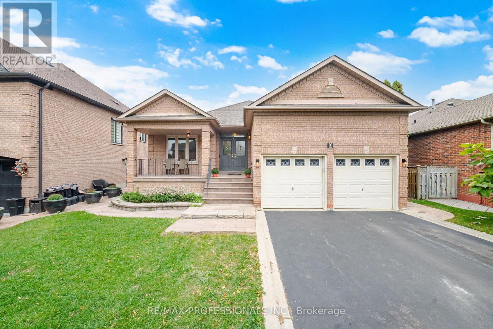 8 PIPER COURT Property Photo 1