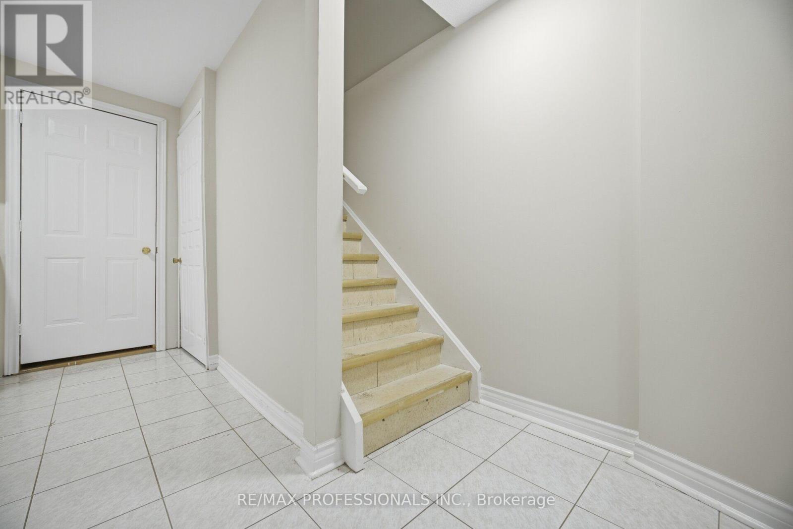 8 Piper Court Property Photo 40