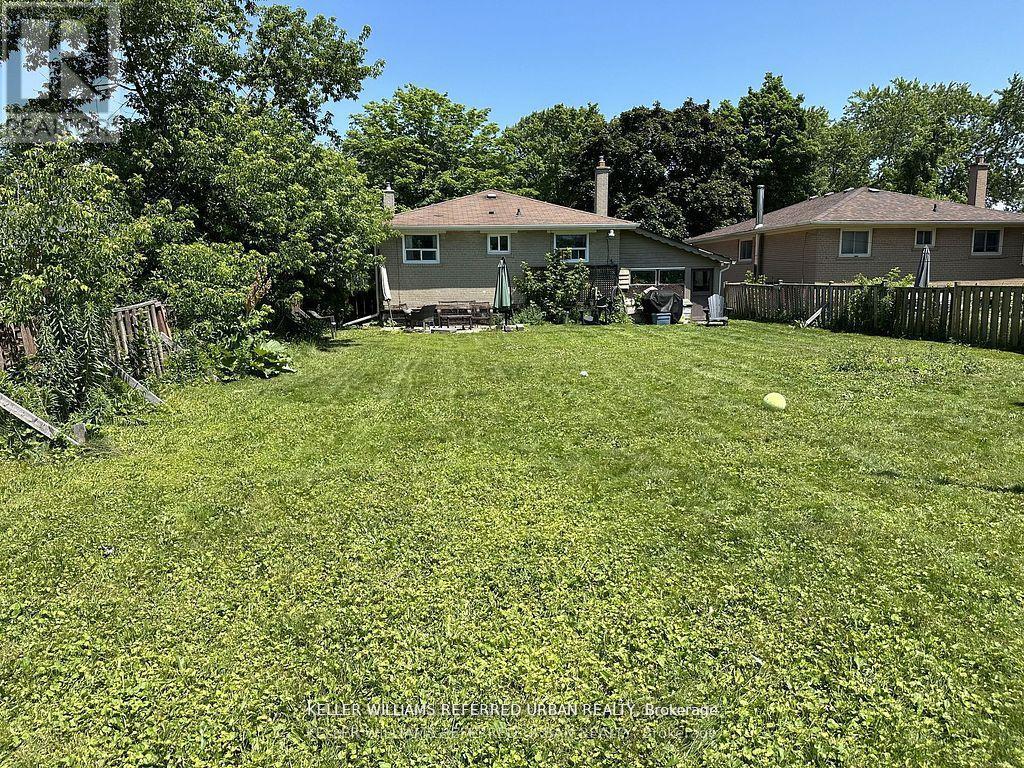 Main - 30 Collins Crescent Property Photo 20