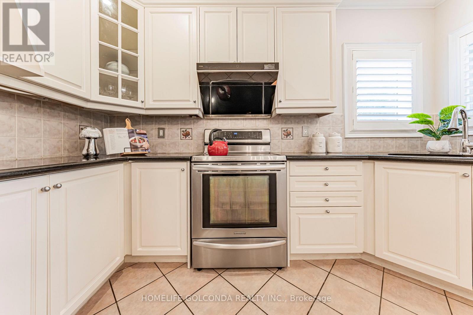 30 Goldring Crescent Property Photo 8