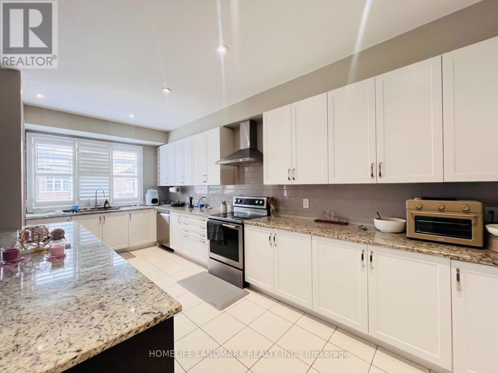 114 Puccini Drive Property Photo 4