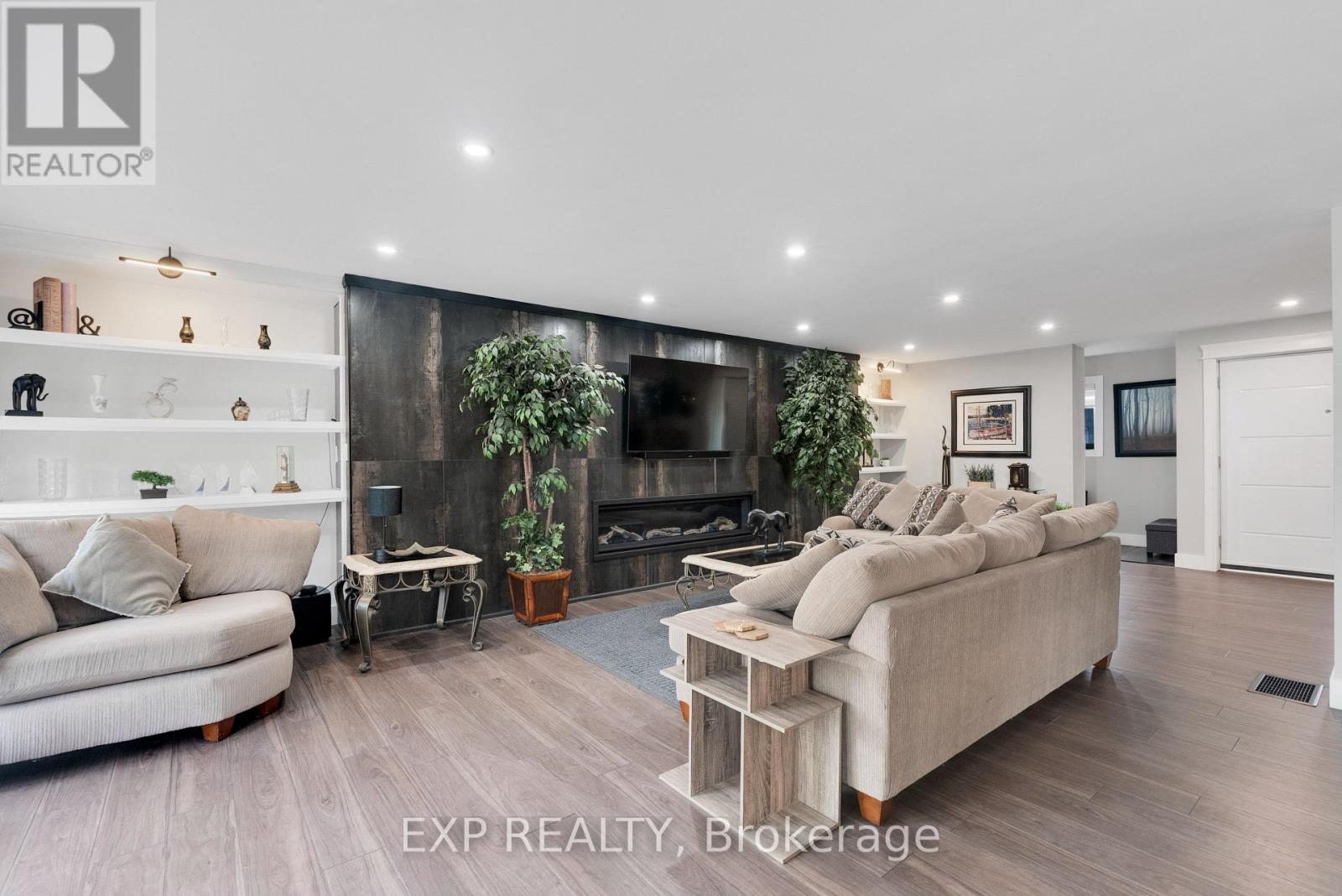 143 Albert Street W Property Photo 5