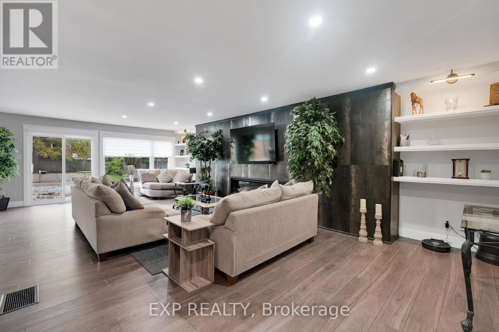 143 Albert Street W Property Photo 6