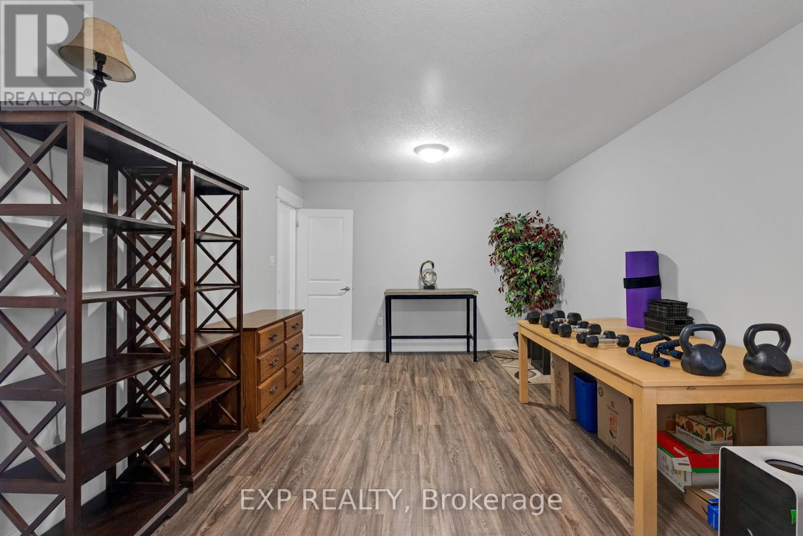 143 Albert Street W Property Photo 23