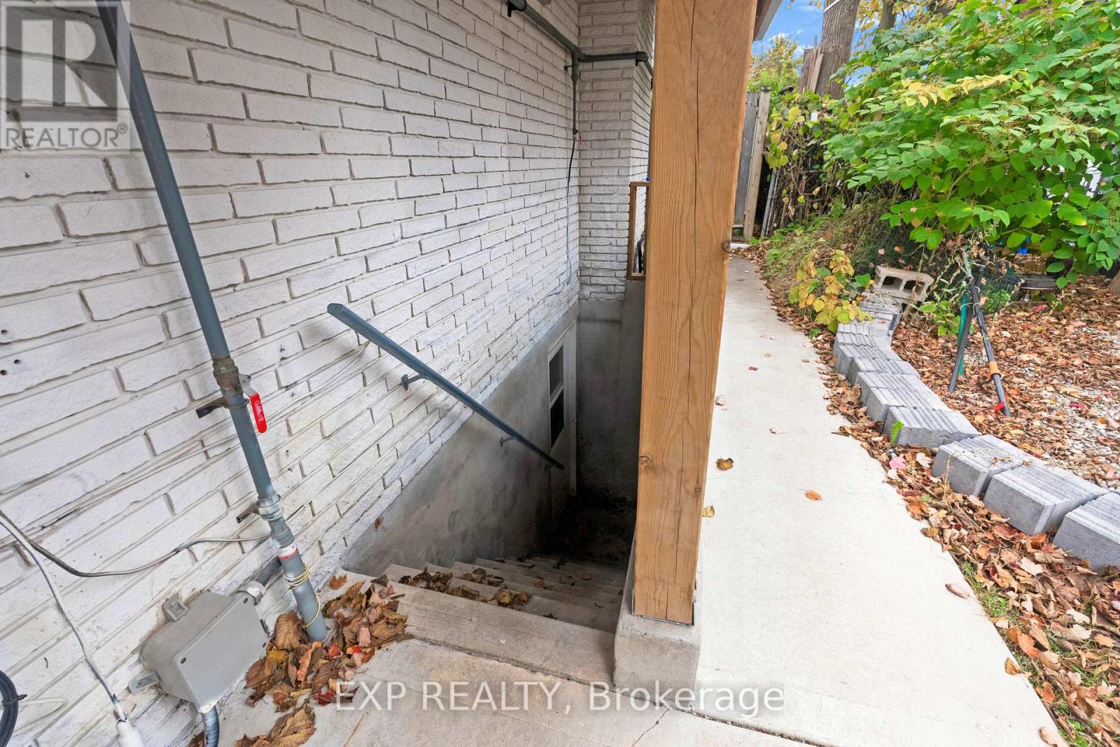 143 Albert Street W Property Photo 38