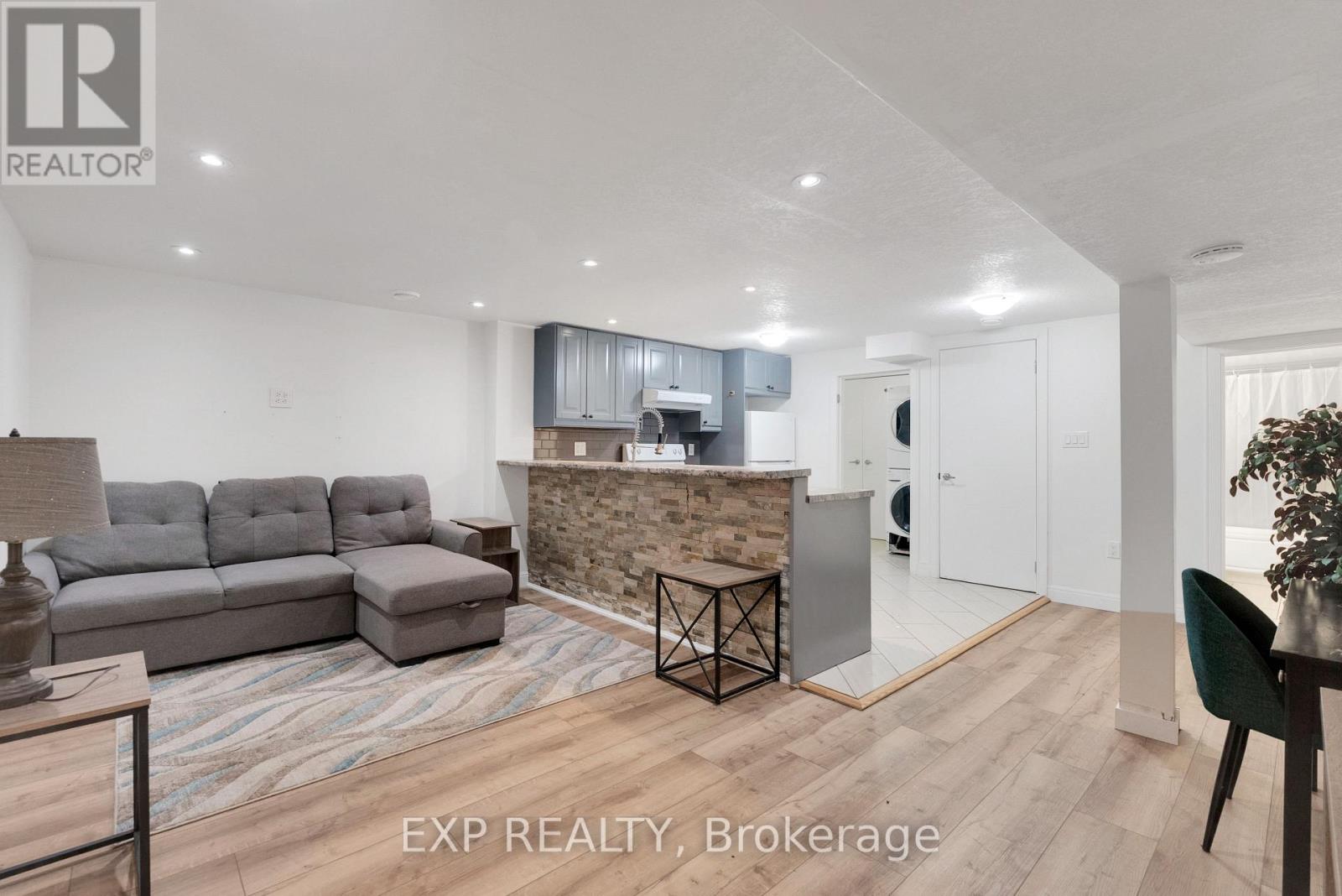 143 Albert Street W Property Photo 40