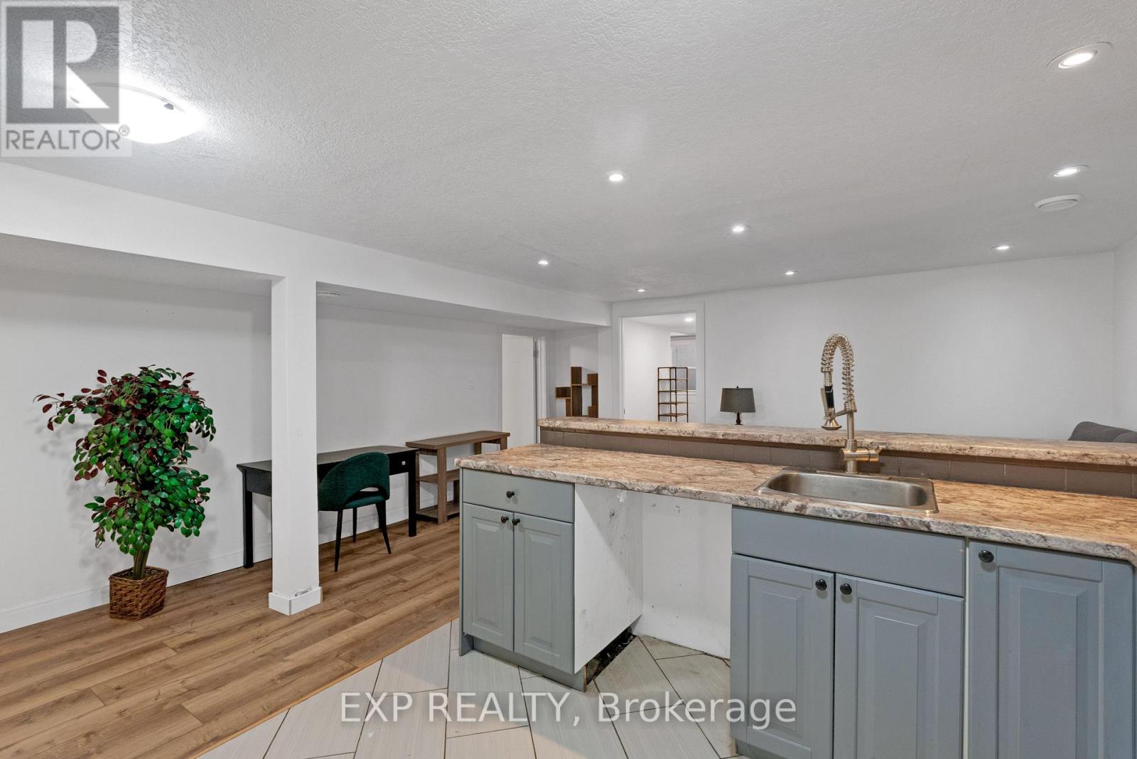 143 Albert Street W Property Photo 44
