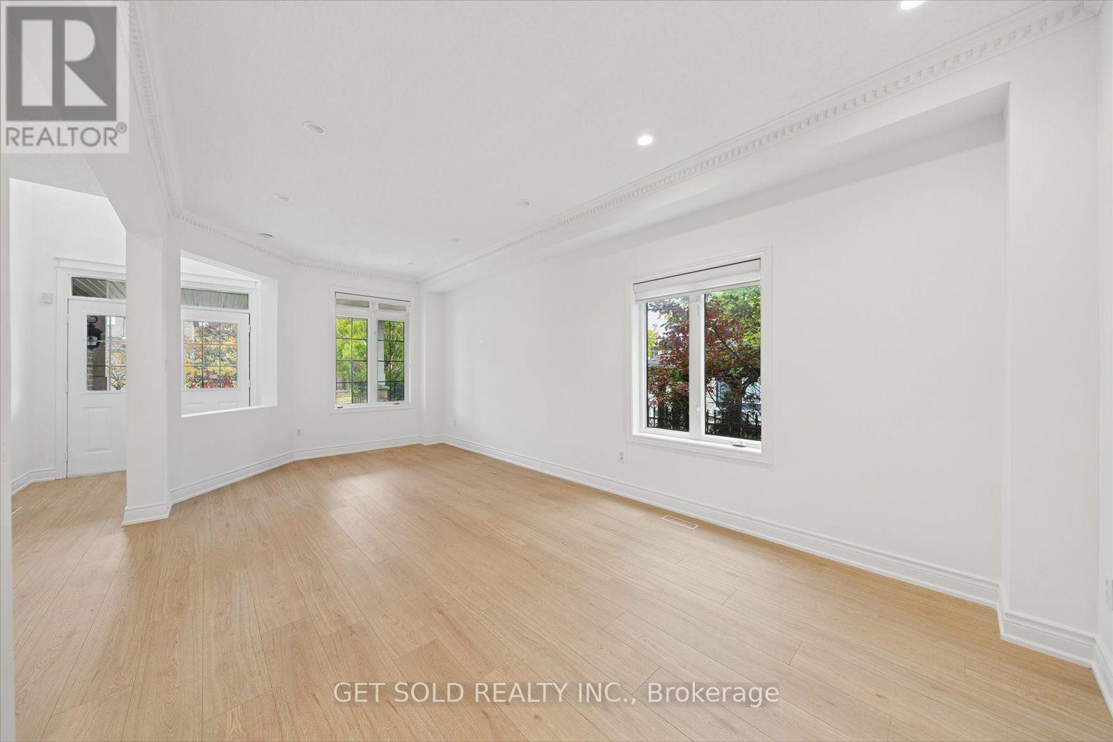 5 Ravine Edge Drive Property Photo 8