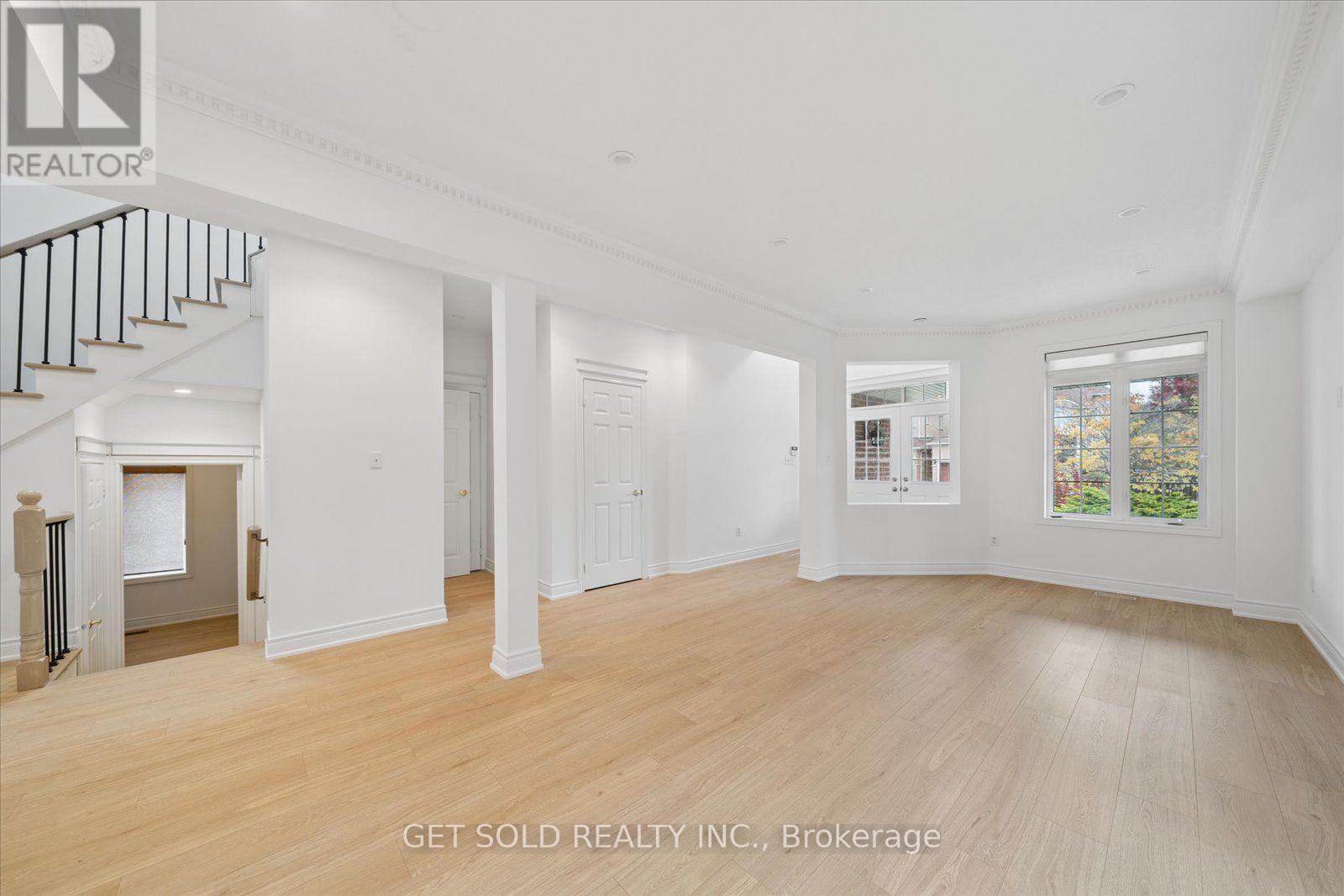 5 Ravine Edge Drive Property Photo 9