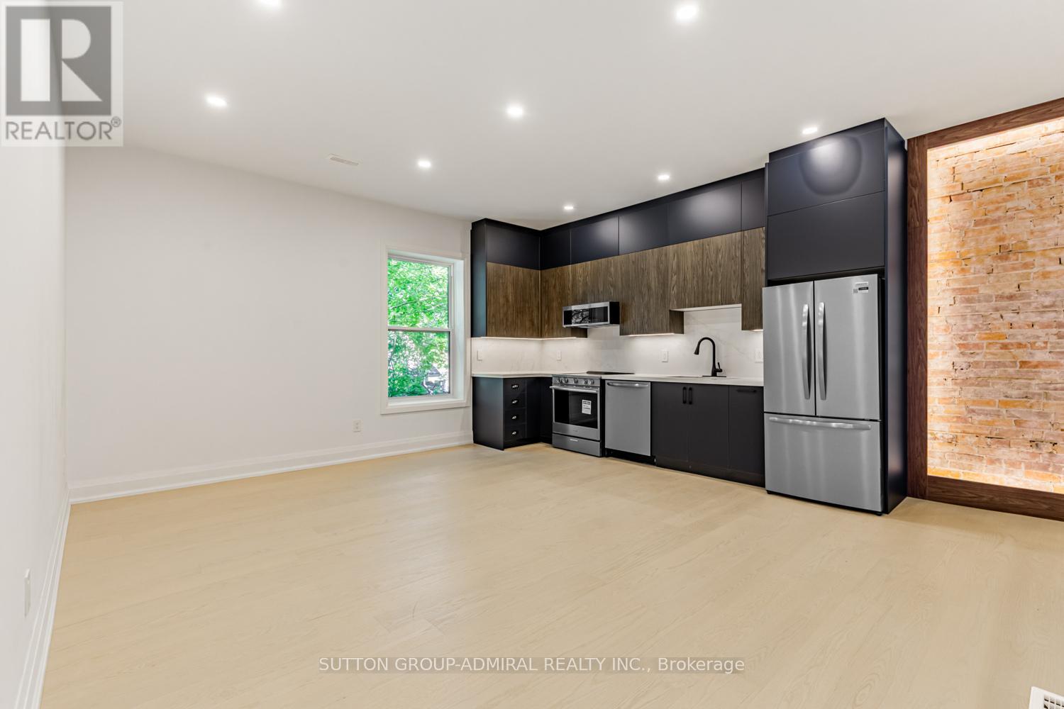 1 - 457 D'arcy Street Property Photo 13