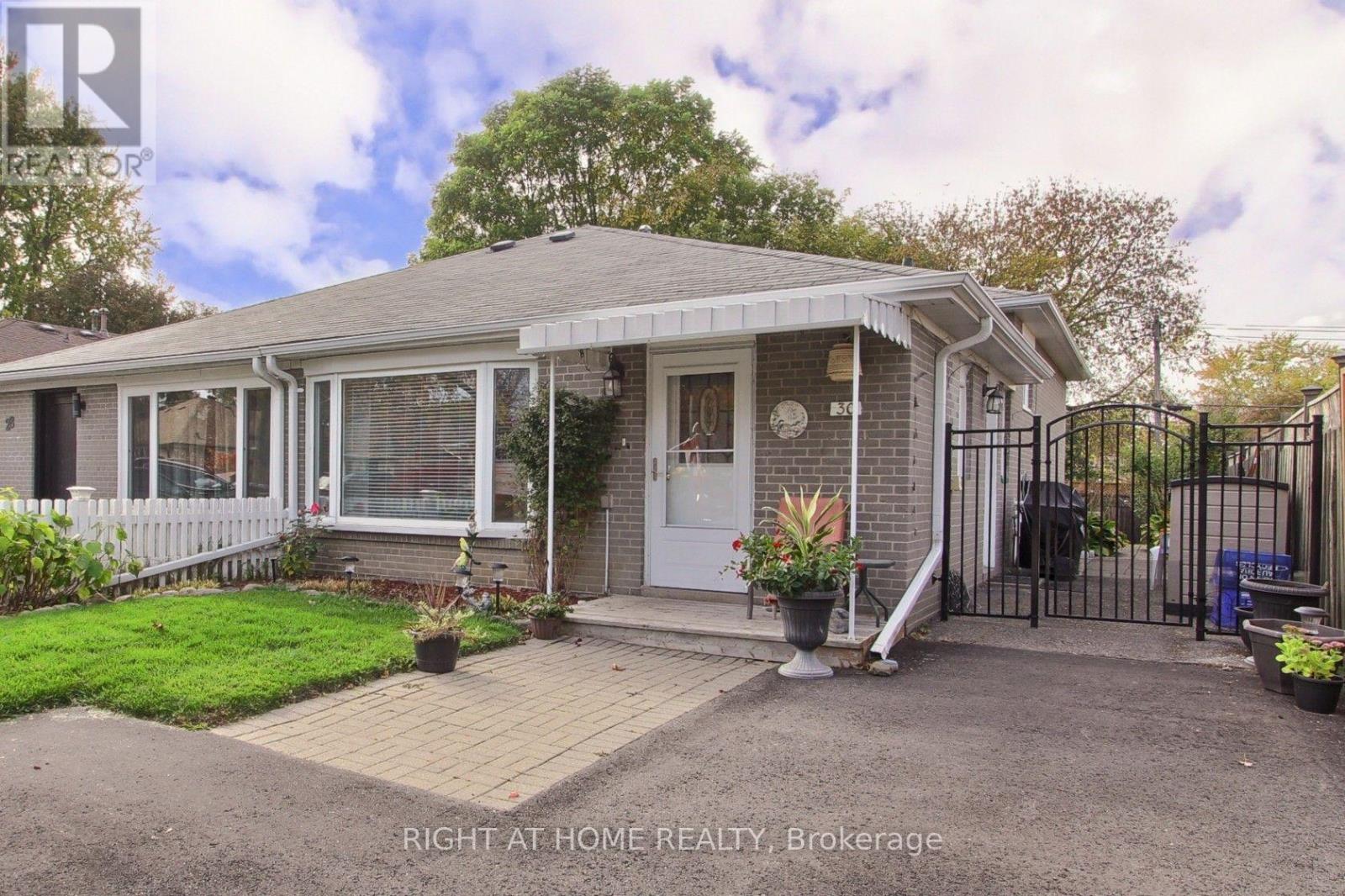 30 Kitimat Crescent Property Photo 1