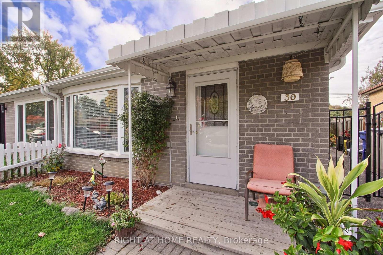 30 Kitimat Crescent Property Photo 2