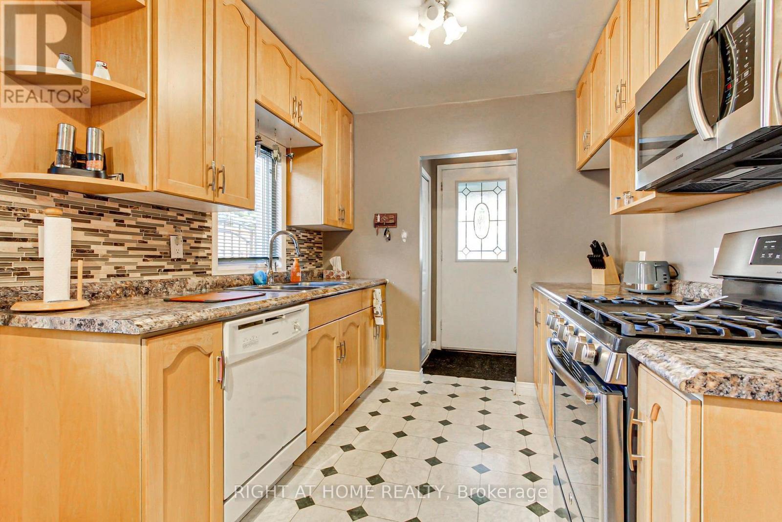 30 Kitimat Crescent Property Photo 4