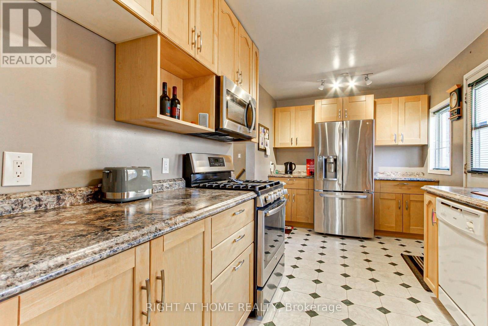 30 Kitimat Crescent Property Photo 5