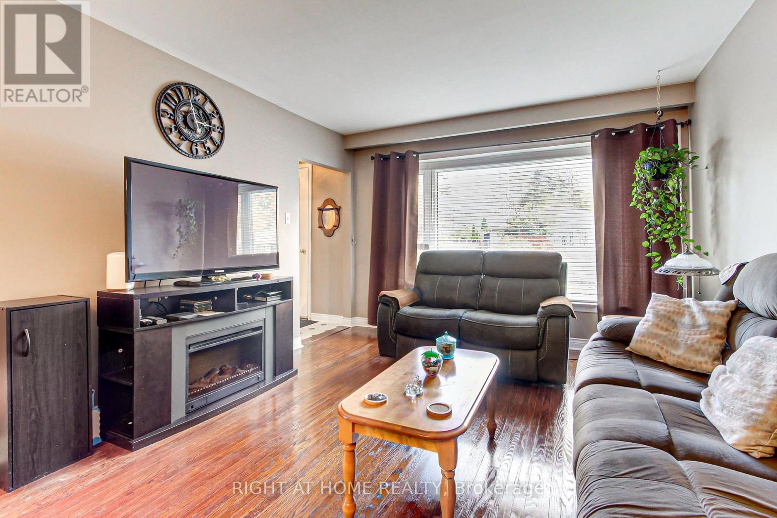 30 Kitimat Crescent Property Photo 6