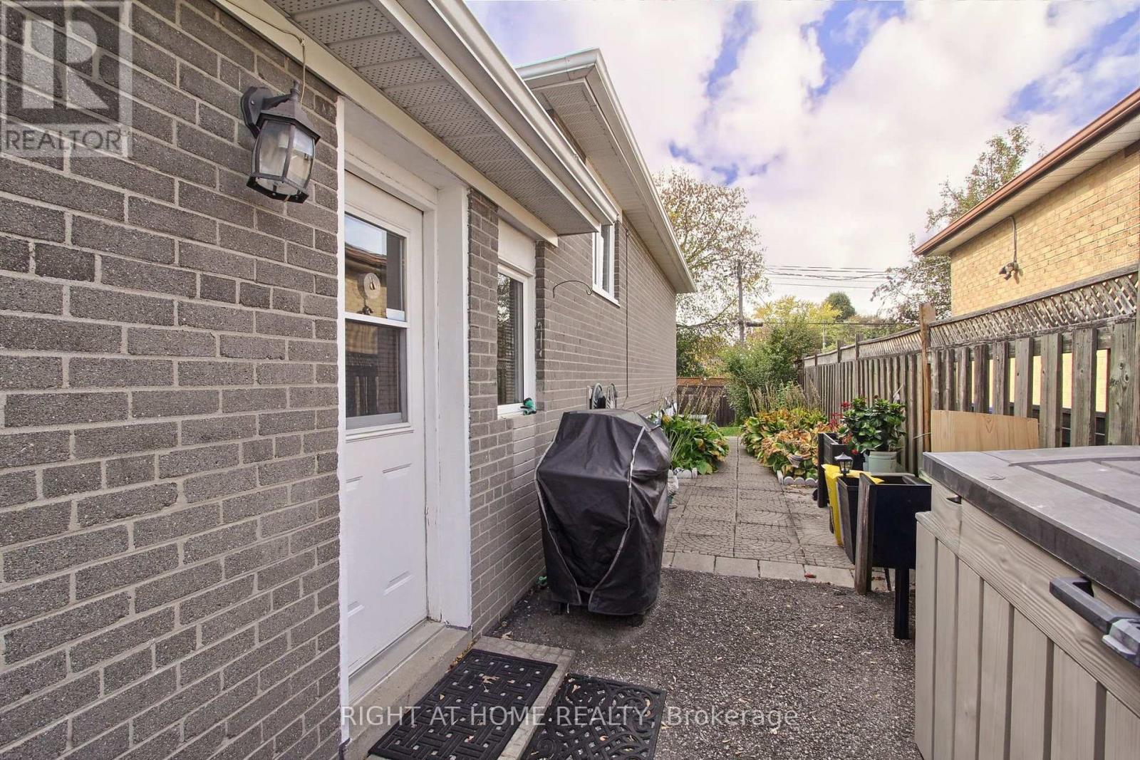 30 Kitimat Crescent Property Photo 24