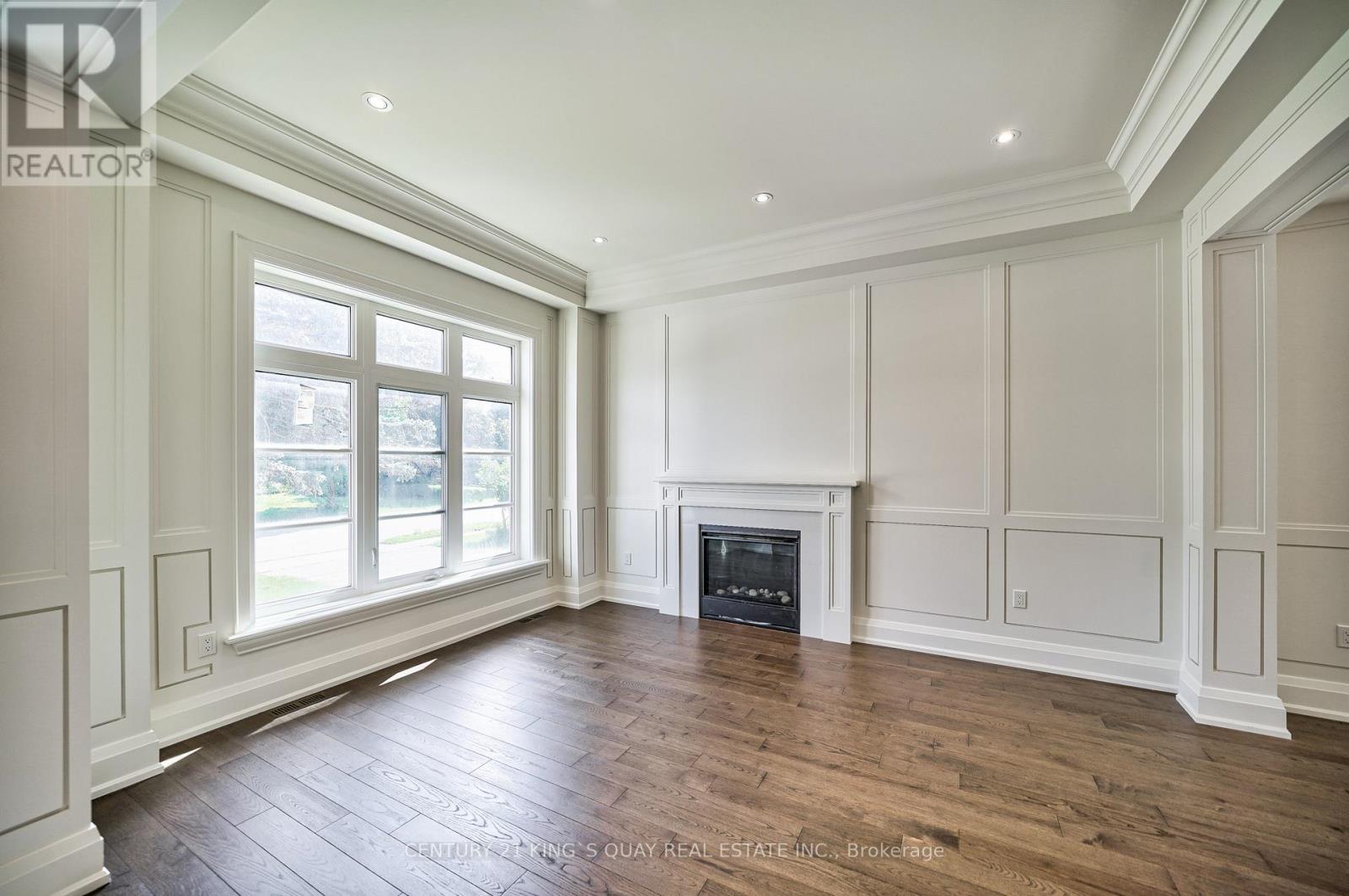 82 Cartier Crescent Property Photo 4