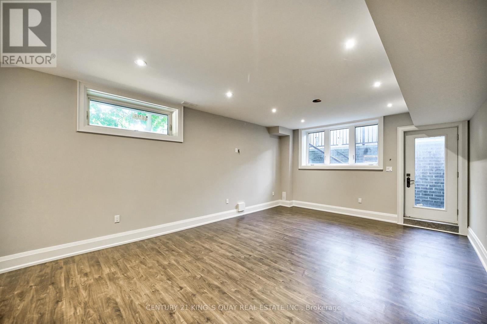 82 Cartier Crescent Property Photo 34
