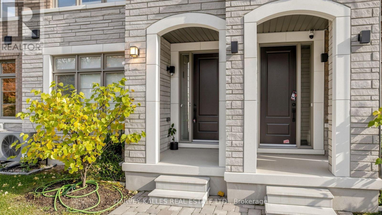 44 De La Roche Drive Property Photo 5