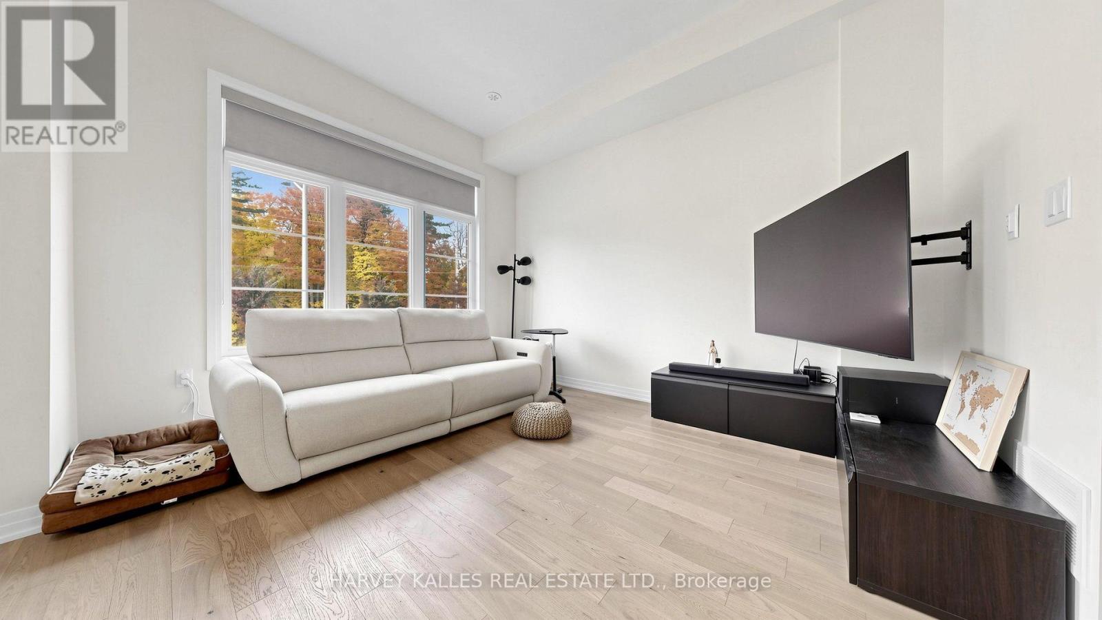 44 De La Roche Drive Property Photo 6