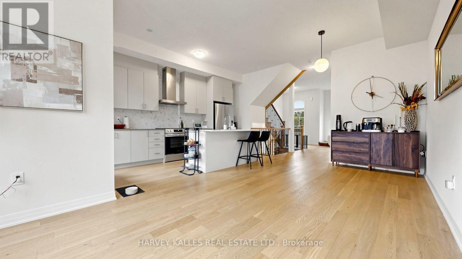 44 De La Roche Drive Property Photo 12