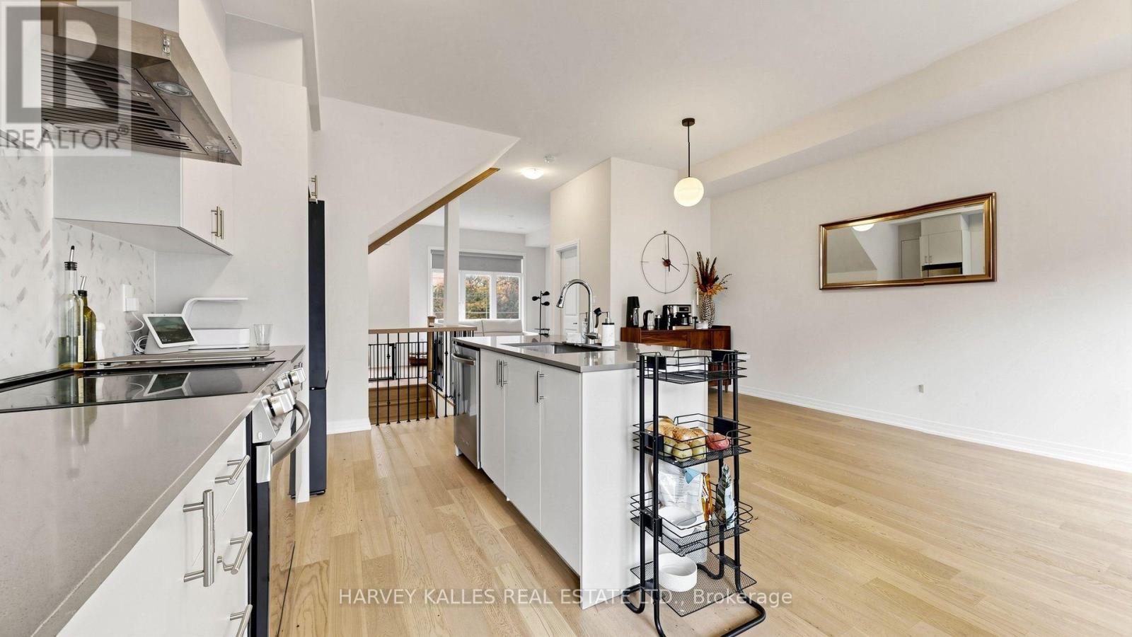 44 De La Roche Drive Property Photo 16