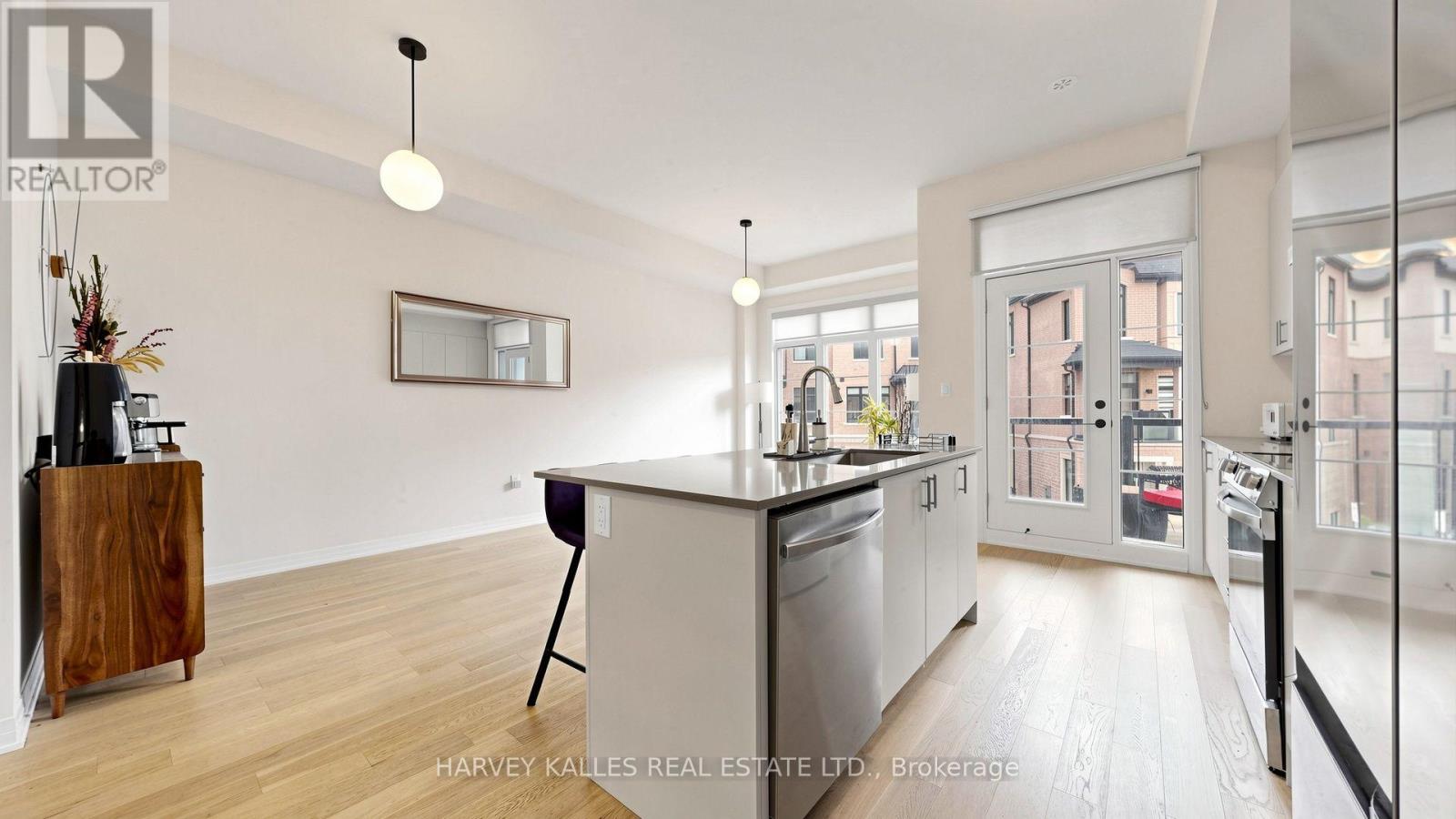 44 De La Roche Drive Property Photo 17