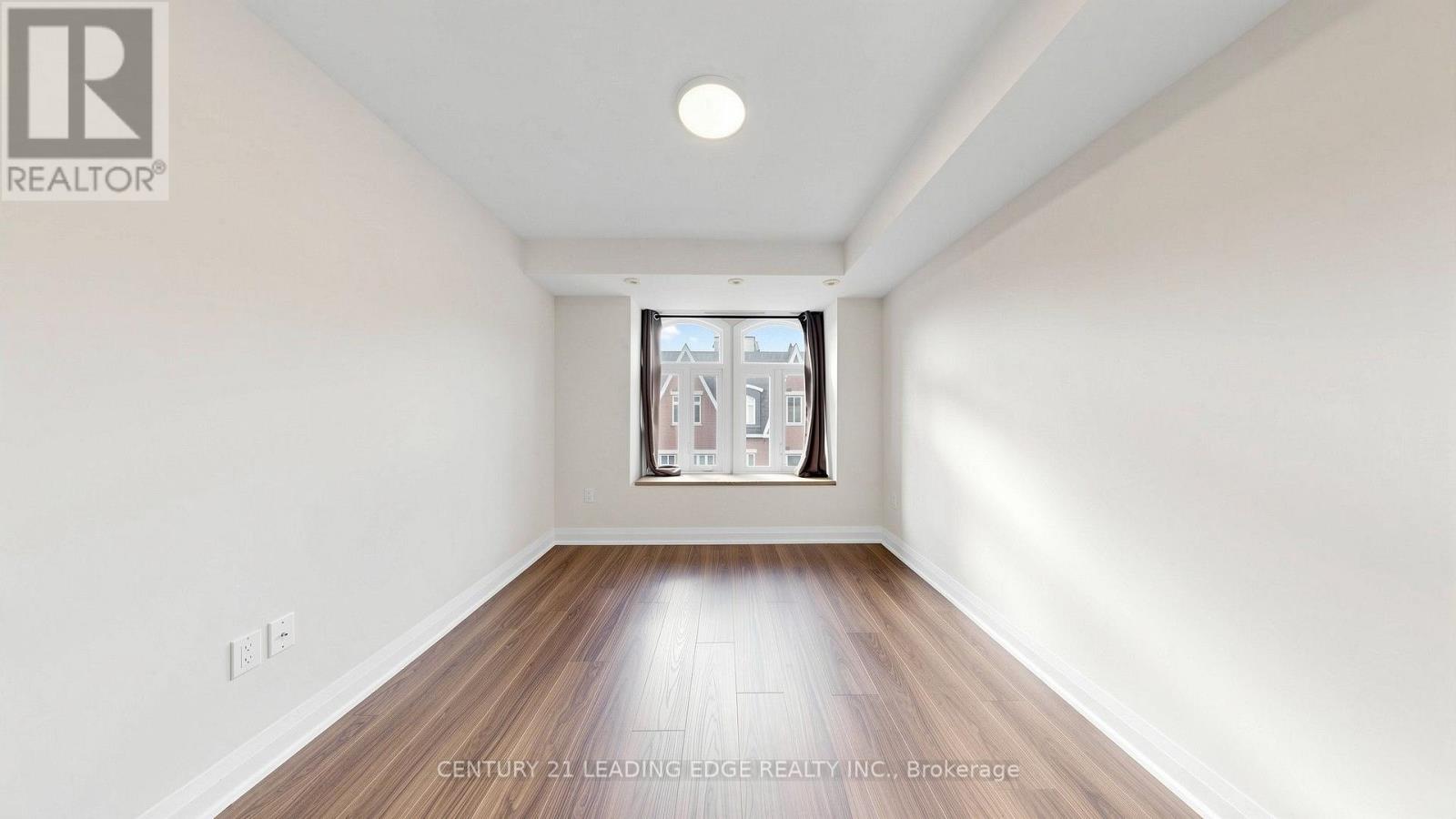 202 - 320 John Street Property Photo 24